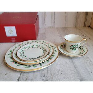 Lenox Mistletoe 5 piece holiday setting Xmas home‎ decor collectible plate cup